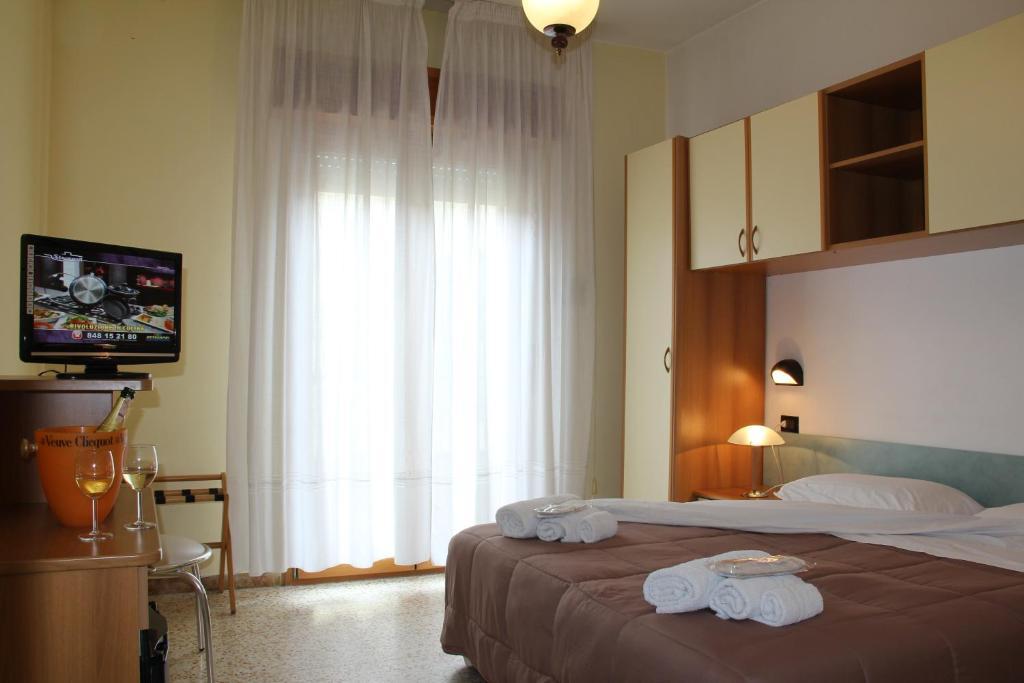 Hotel Mehari Риччоне Экстерьер фото