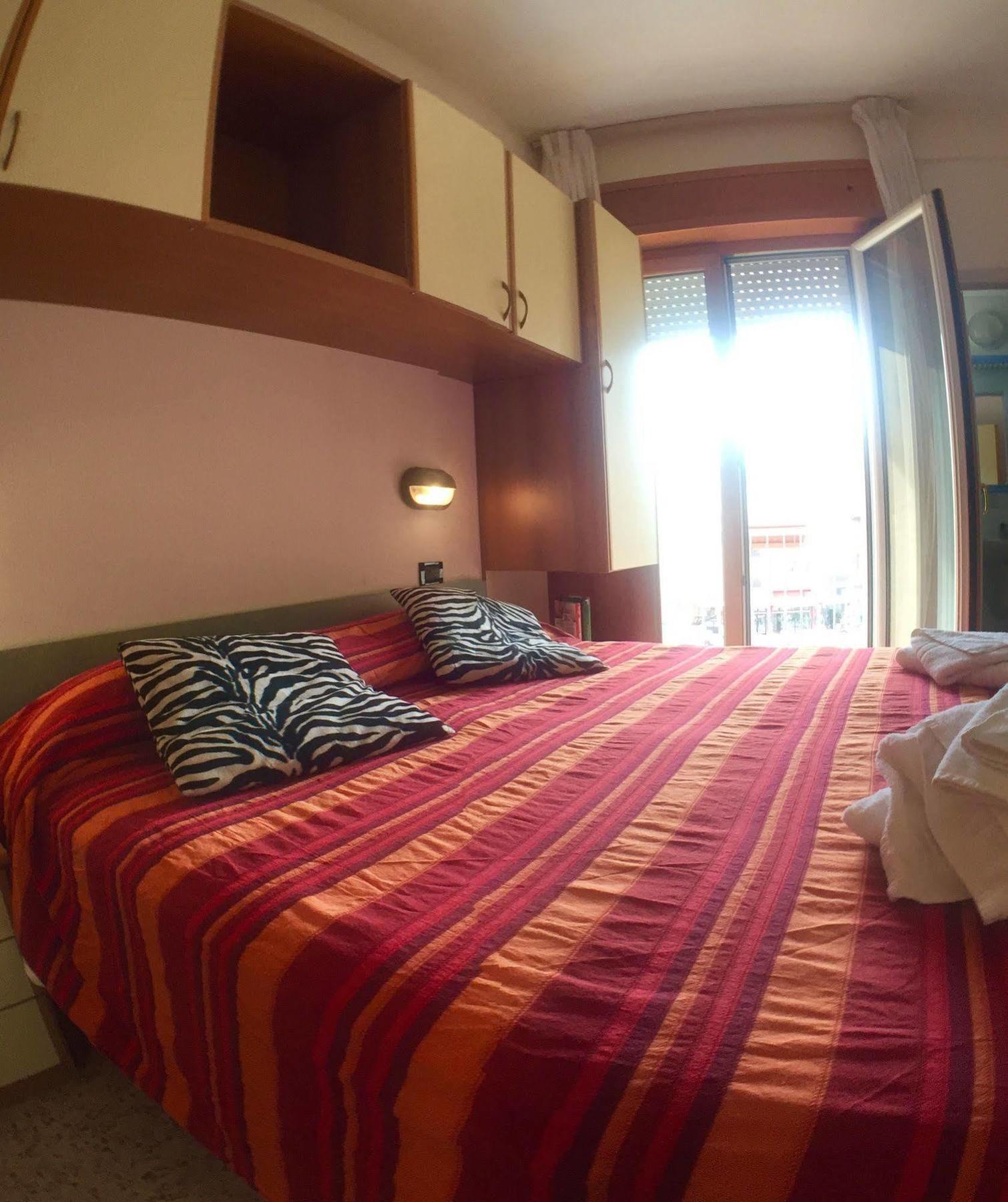 Hotel Mehari Риччоне Экстерьер фото