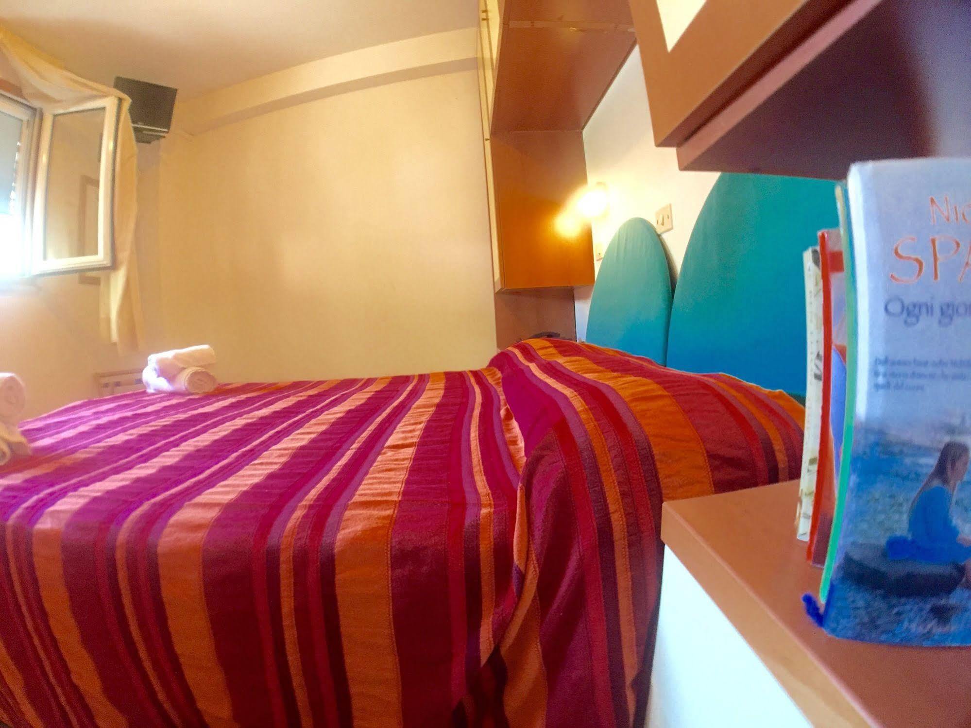 Hotel Mehari Риччоне Экстерьер фото