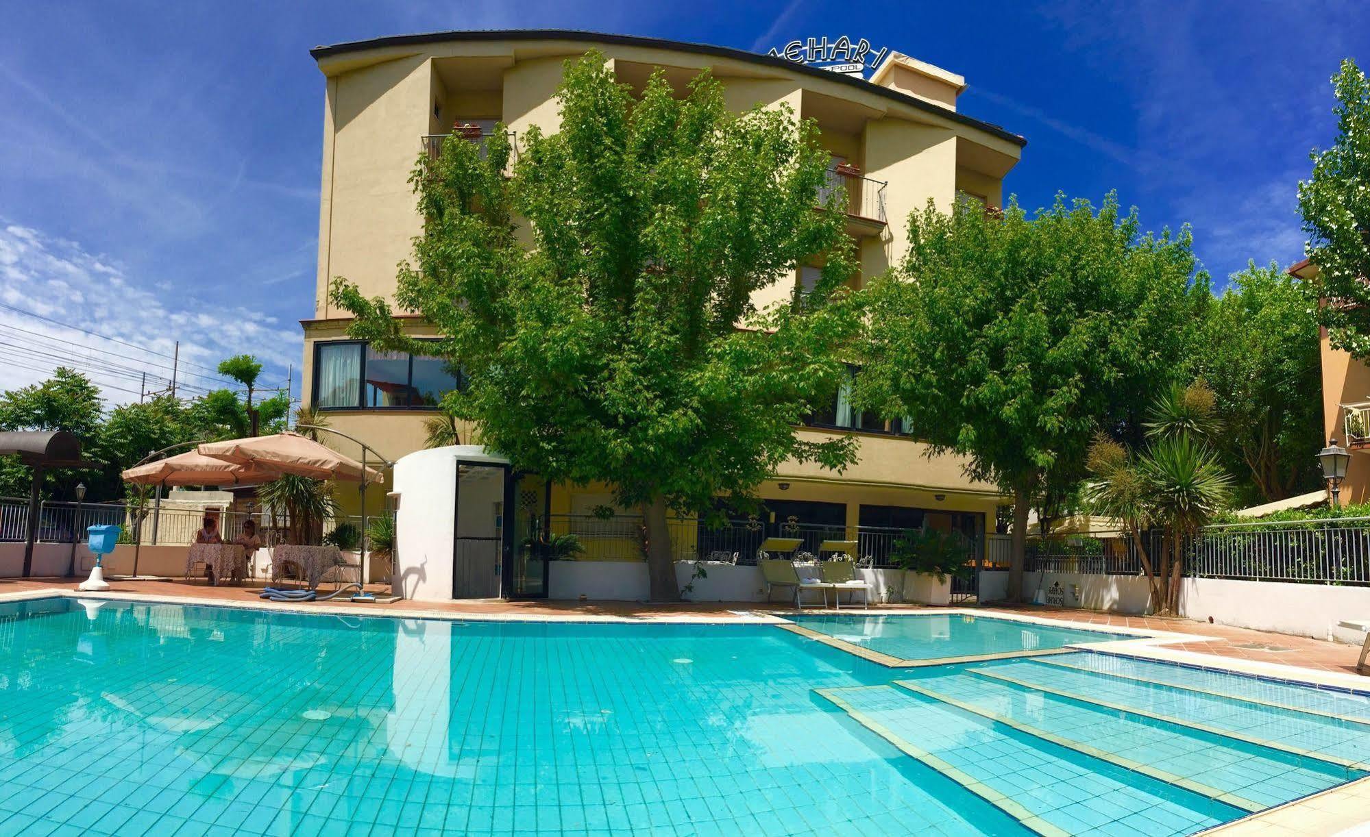 Hotel Mehari Риччоне Экстерьер фото